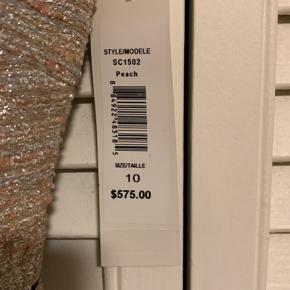 Gold and beige fitted beautiful dress. Never worn - Picture 2 of 4